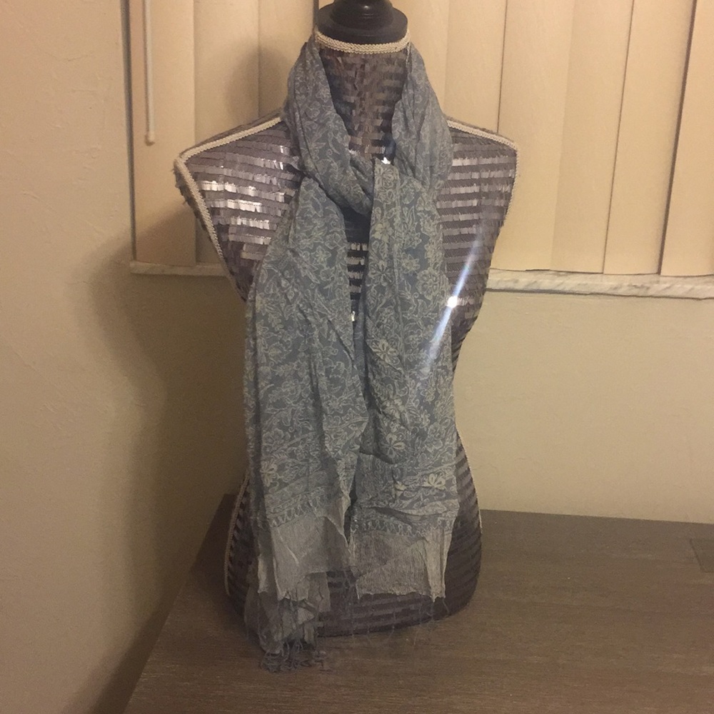 Bali Buyers Handmade Blue-ish and White-ish Batiked Silk Scarf! Floaty & Fem!